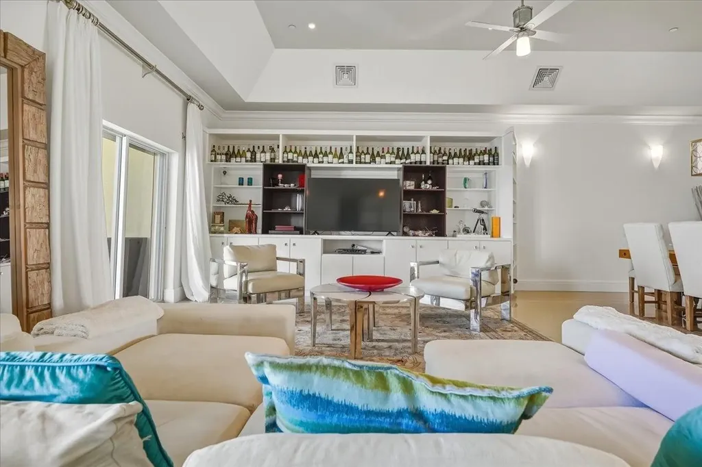 Penthouse 1, B2 Caves Heights New Providence Paradise Island BS