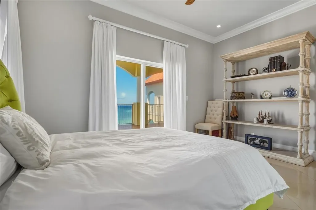 Penthouse 1, B2 Caves Heights New Providence Paradise Island BS