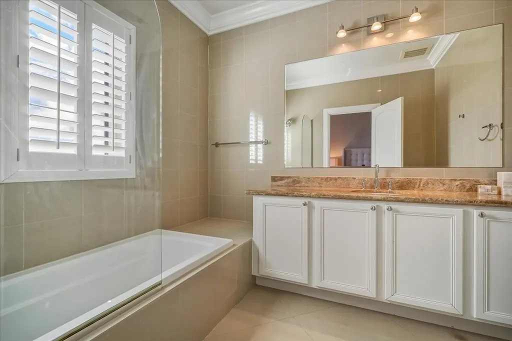 Penthouse 1, B2 Caves Heights New Providence Paradise Island BS