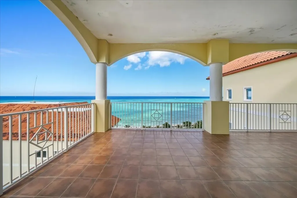Penthouse 1, B2 Caves Heights New Providence Paradise Island BS