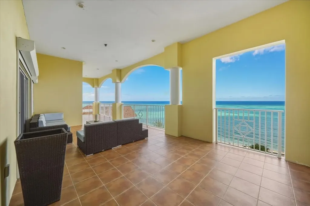 Penthouse 1, B2 Caves Heights New Providence Paradise Island BS