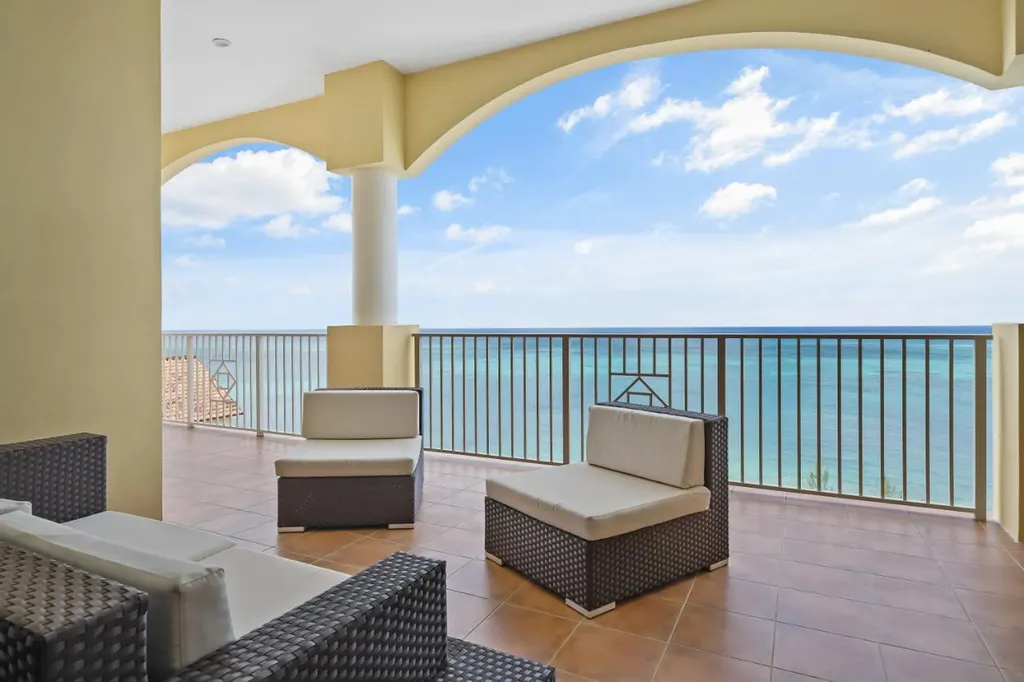 Penthouse 1, B2 Caves Heights New Providence Paradise Island BS
