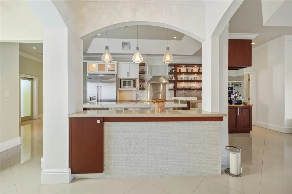 Penthouse 1, B2 Caves Heights New Providence Paradise Island BS