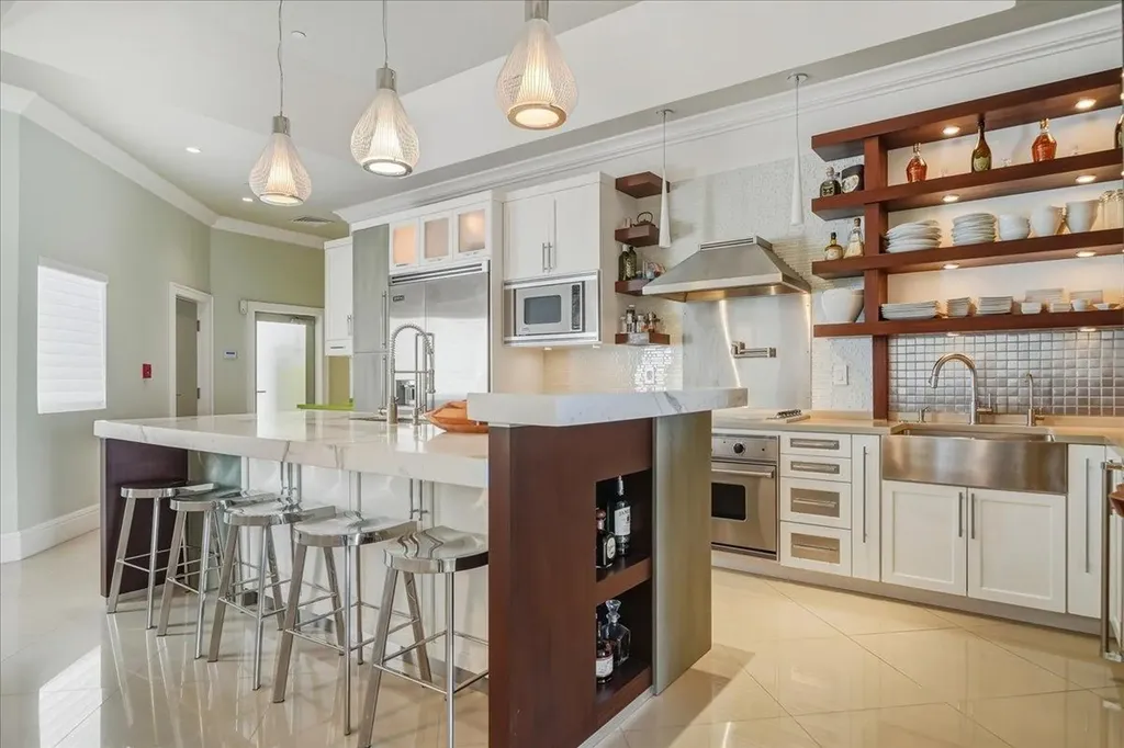 Penthouse 1, B2 Caves Heights New Providence Paradise Island BS