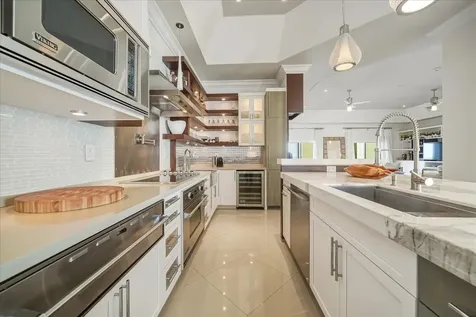 Penthouse 1, B2 Caves Heights New Providence Paradise Island BS