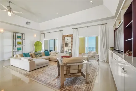 Penthouse 1, B2 Caves Heights New Providence Paradise Island BS