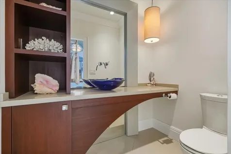 Penthouse 1, B2 Caves Heights New Providence Paradise Island BS