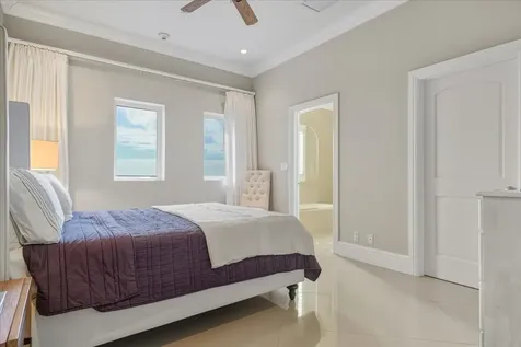 Penthouse 1, B2 Caves Heights New Providence Paradise Island BS