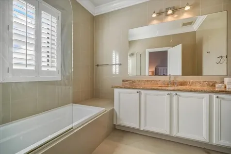 Penthouse 1, B2 Caves Heights New Providence Paradise Island BS