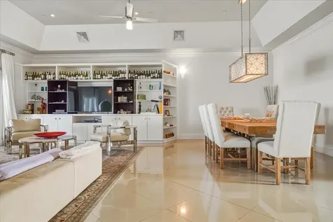 Penthouse 1, B2 Caves Heights New Providence Paradise Island BS