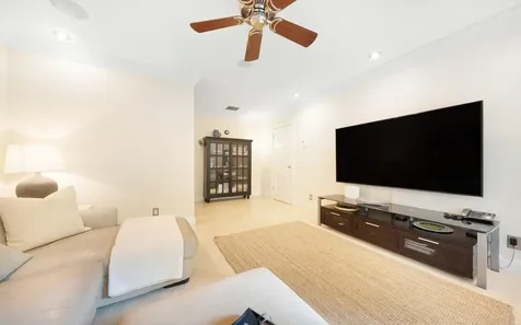 17 Chelsea Place New Providence Paradise Island BS