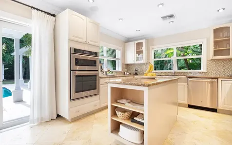 17 Chelsea Place New Providence Paradise Island BS