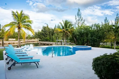 King Circle Grand Bahama Freeport BS