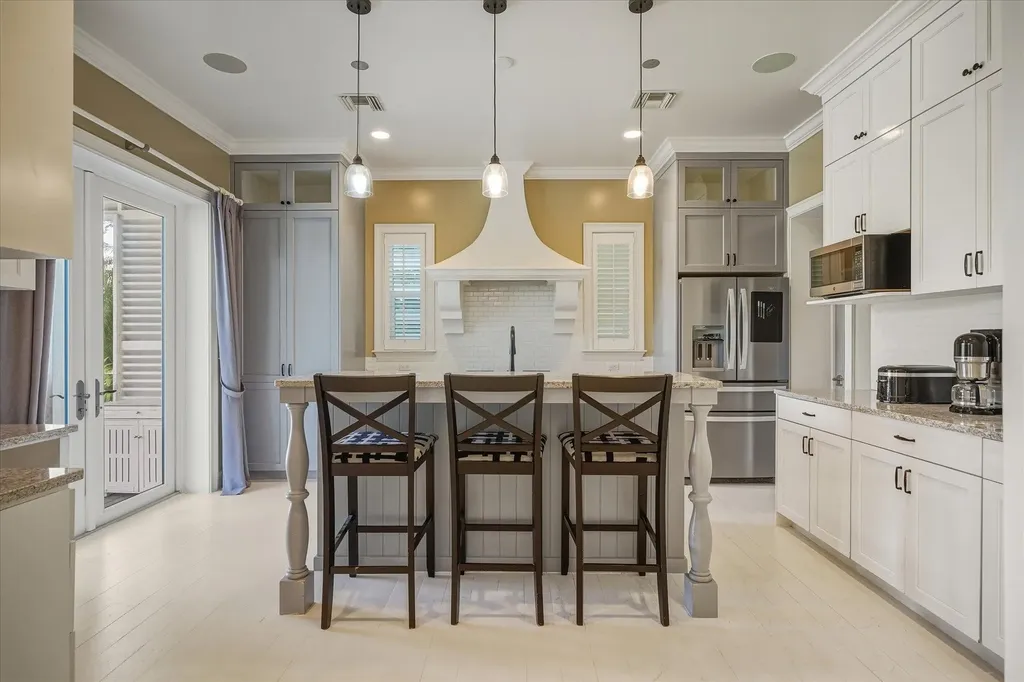 5 Charleston New Providence Paradise Island BS