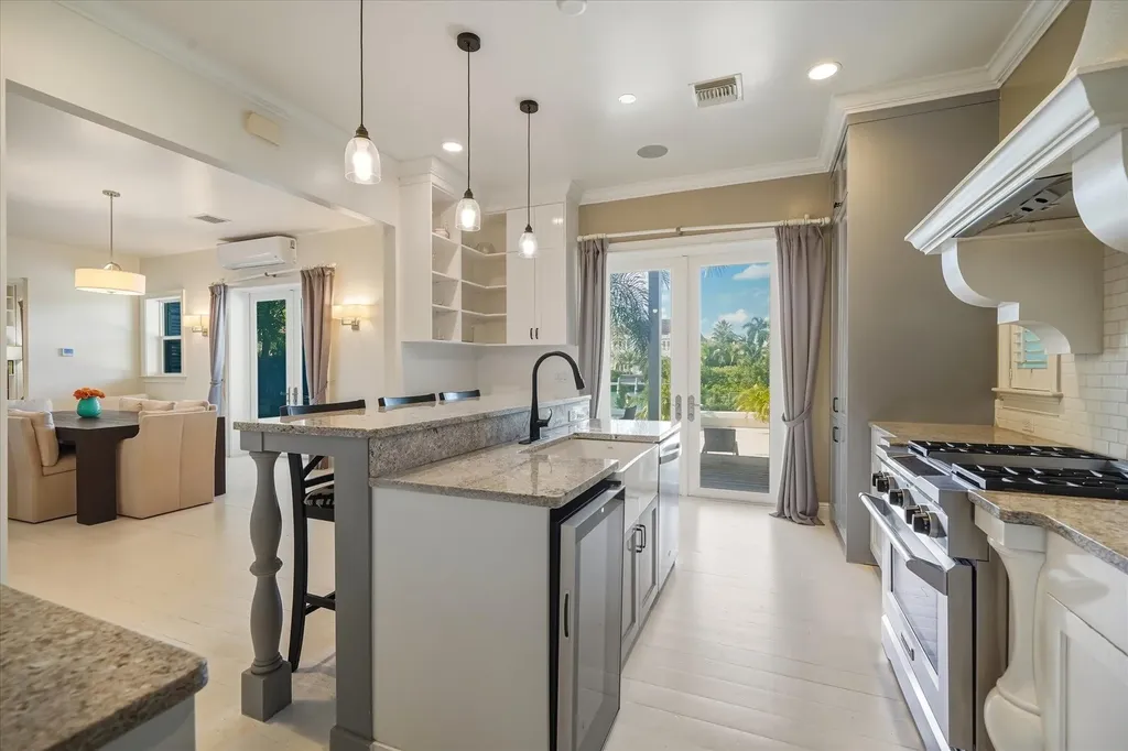 5 Charleston New Providence Paradise Island BS