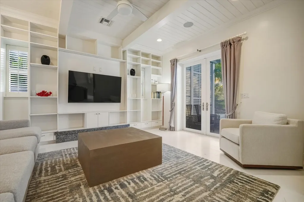 5 Charleston New Providence Paradise Island BS