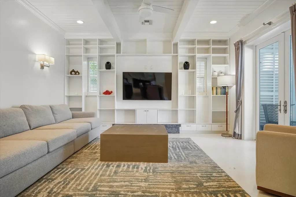 5 Charleston New Providence Paradise Island BS