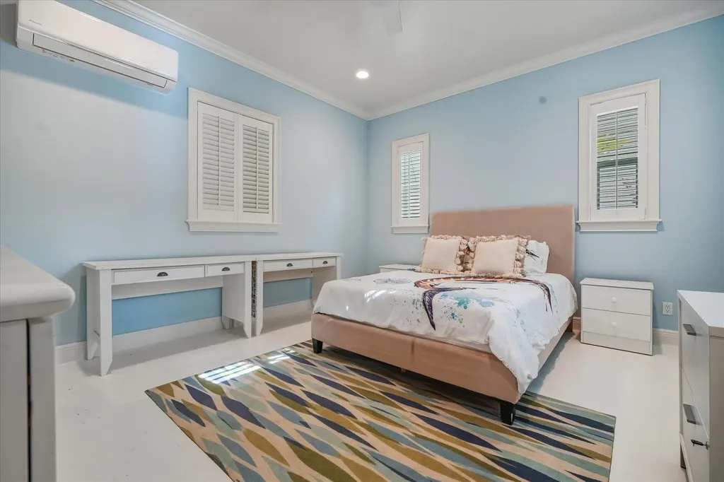 5 Charleston New Providence Paradise Island BS