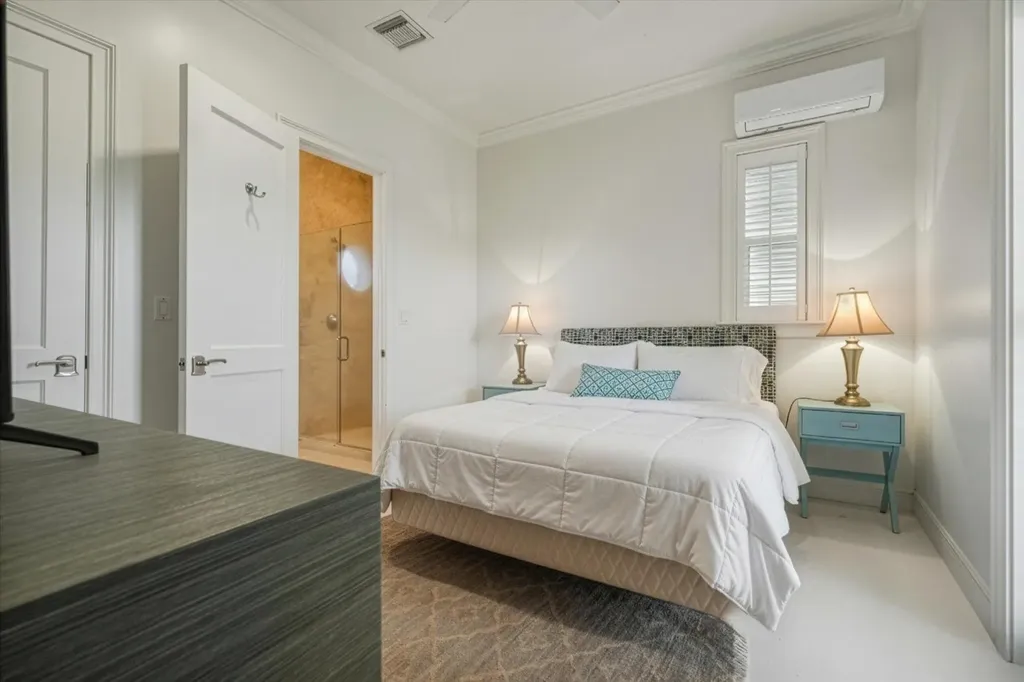 5 Charleston New Providence Paradise Island BS