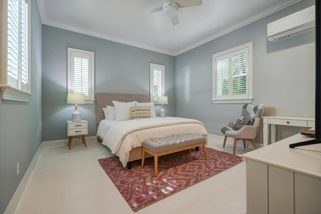 5 Charleston New Providence Paradise Island BS