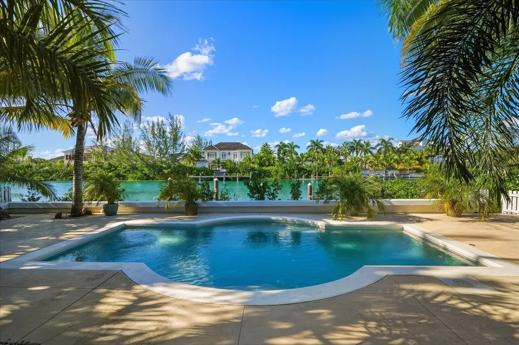 5 Charleston New Providence Paradise Island BS