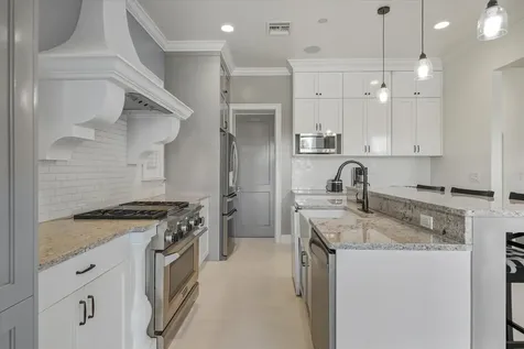 5 Charleston New Providence Paradise Island BS