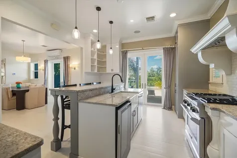 5 Charleston New Providence Paradise Island BS