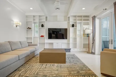 5 Charleston New Providence Paradise Island BS