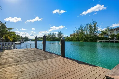 5 Charleston New Providence Paradise Island BS