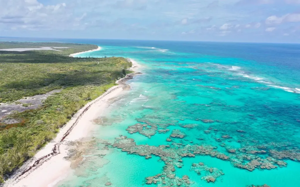 10 Acres, Flamingo Point, Cat Island BS