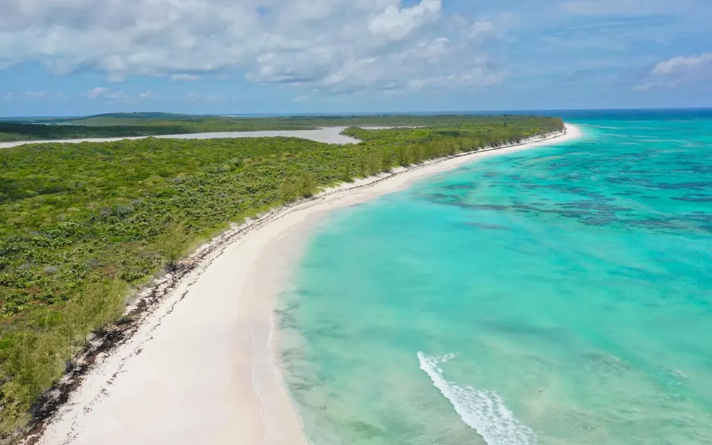 10 Acres, Flamingo Point, Cat Island BS