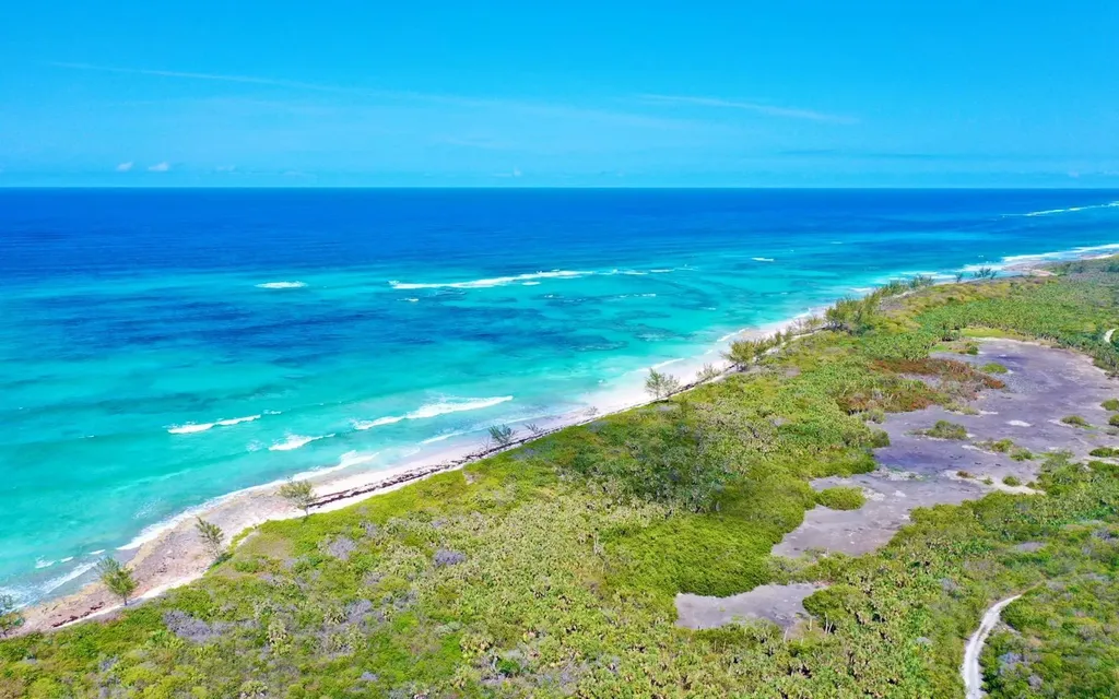 10 Acres, Flamingo Point, Cat Island BS