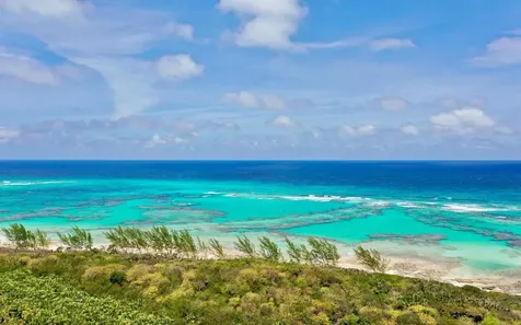 10 Acres, Flamingo Point, Cat Island BS