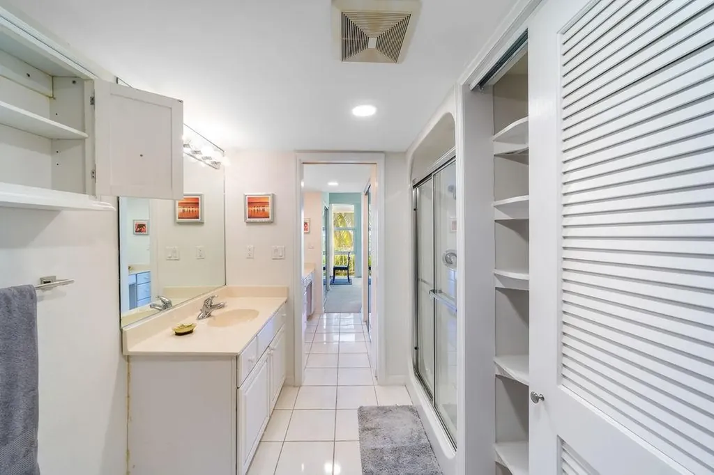 Bell Channel Club C-10 Grand Bahama Freeport BS