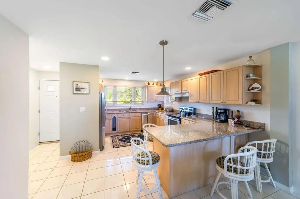 Bell Channel Club C-10 Grand Bahama Freeport BS