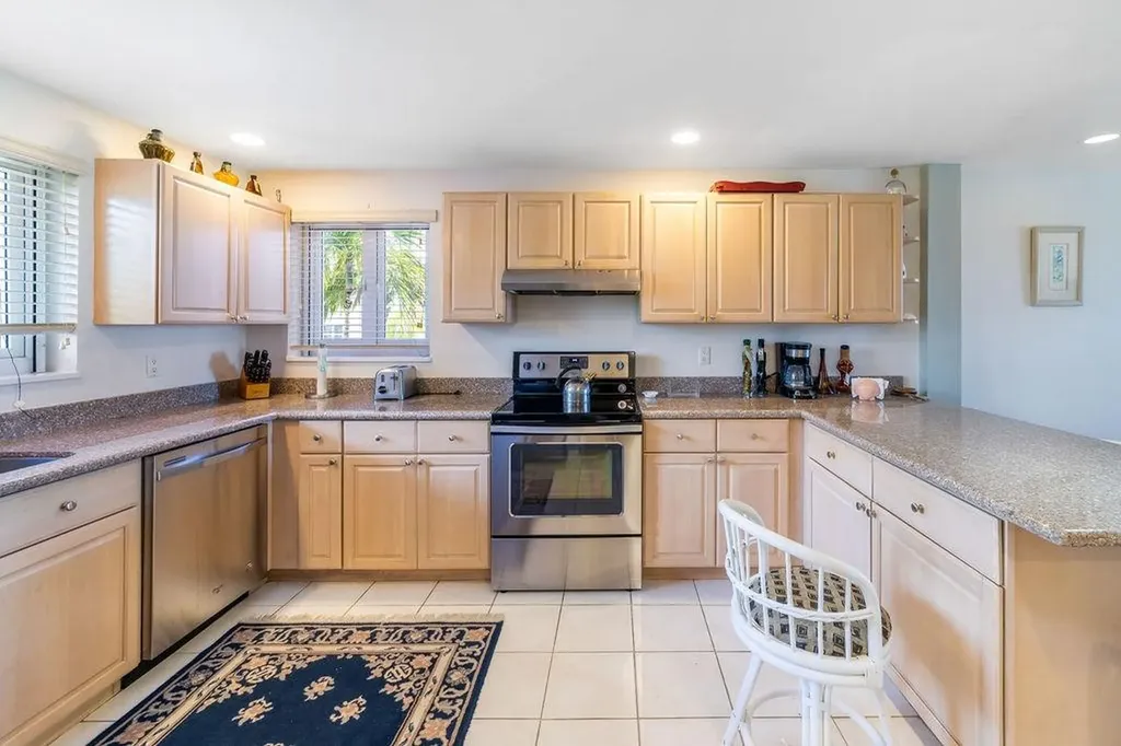 Bell Channel Club C-10 Grand Bahama Freeport BS