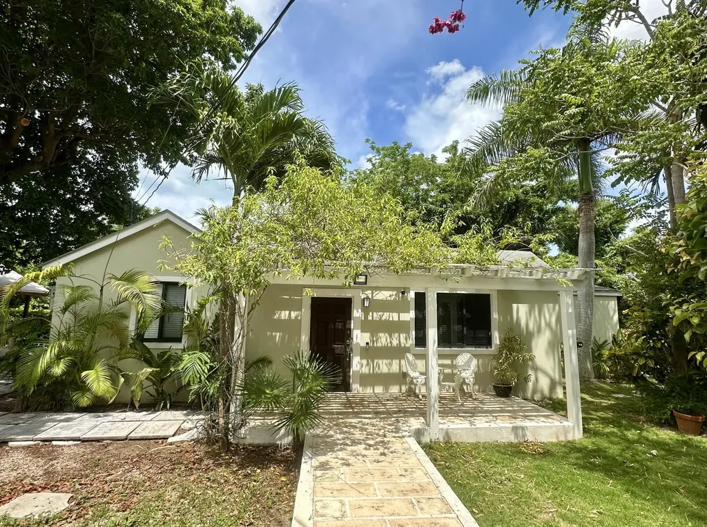 New Providence Paradise Island BS, 30 Greenwood Road