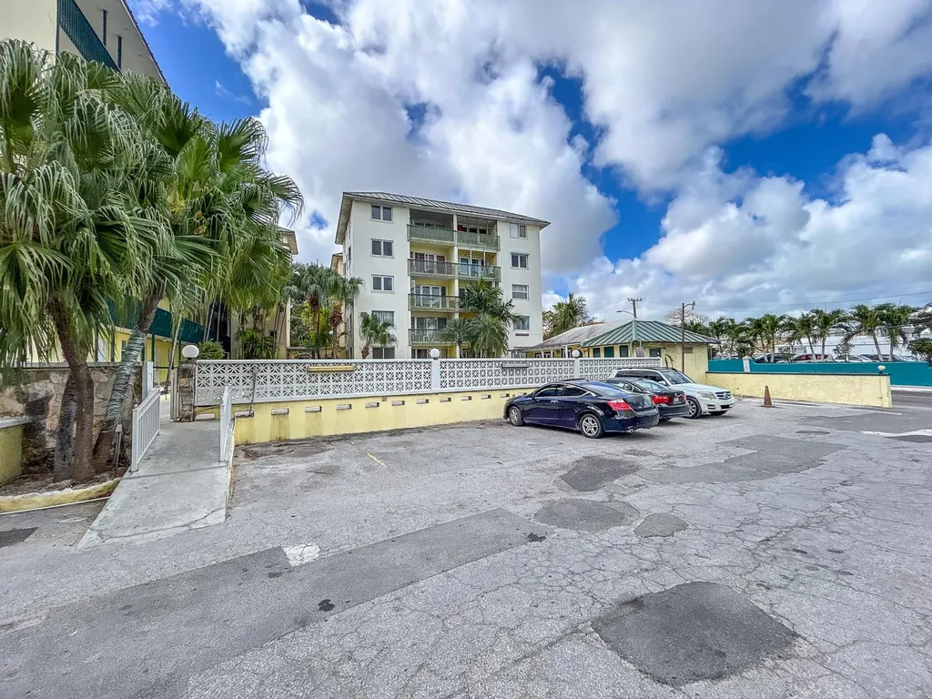 Town Court New Providence Paradise Island BS