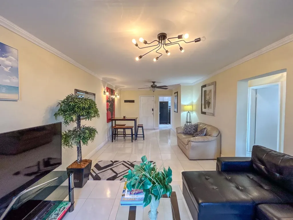 Town Court New Providence Paradise Island BS