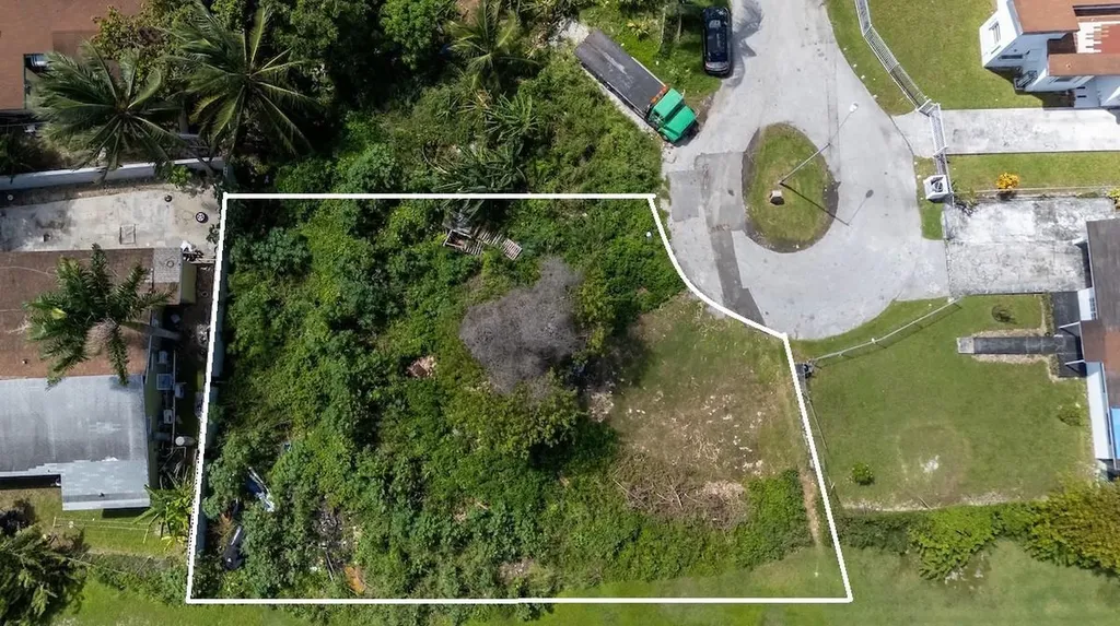 Golden Gates New Providence Paradise Island BS