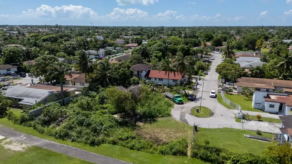 Golden Gates New Providence Paradise Island BS