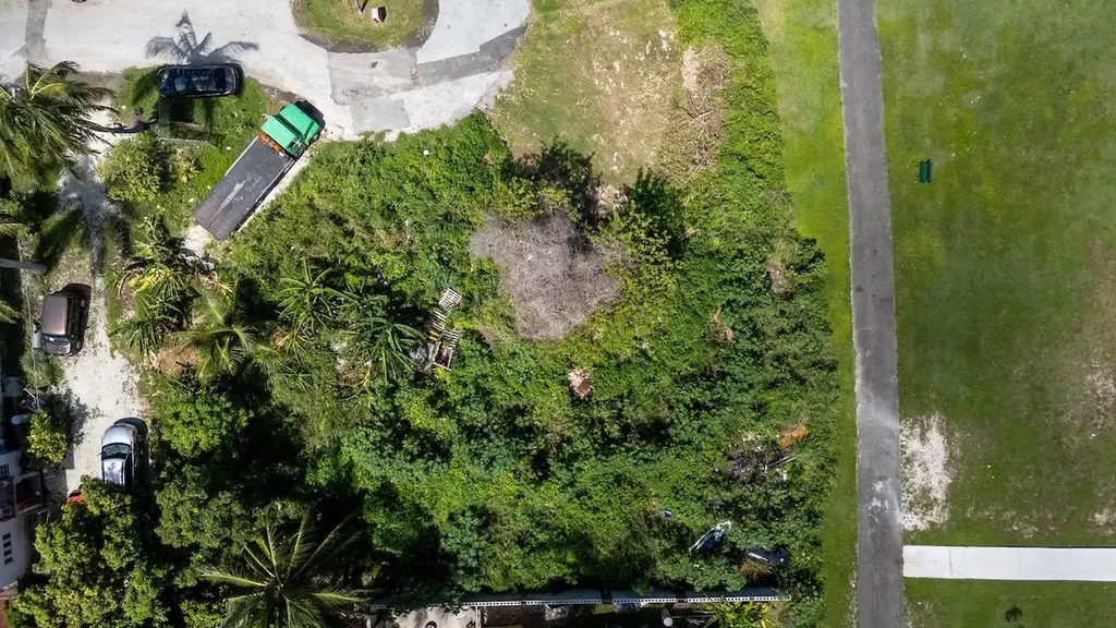 Golden Gates New Providence Paradise Island BS