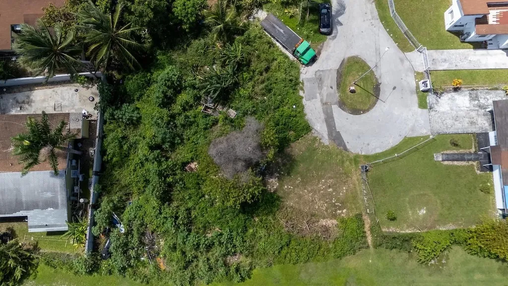 Golden Gates New Providence Paradise Island BS