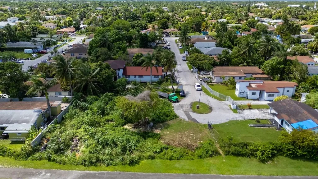 Golden Gates New Providence Paradise Island BS