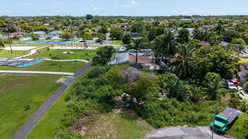 Golden Gates New Providence Paradise Island BS