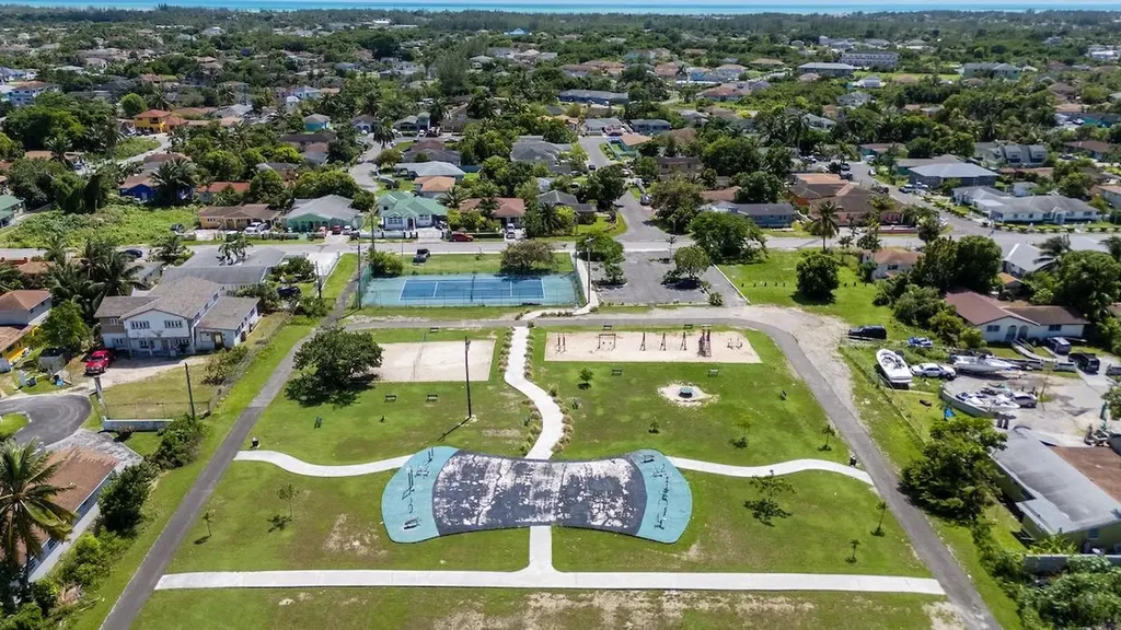 Golden Gates New Providence Paradise Island BS