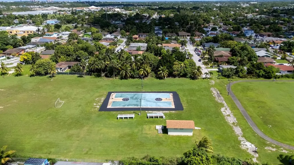 Golden Gates New Providence Paradise Island BS