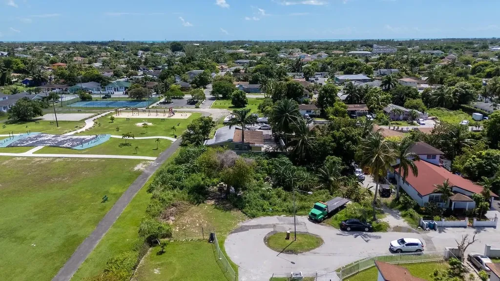 Golden Gates New Providence Paradise Island BS