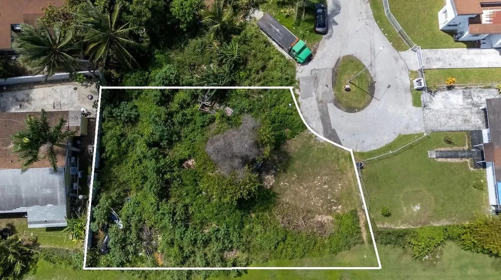 Golden Gates New Providence Paradise Island BS