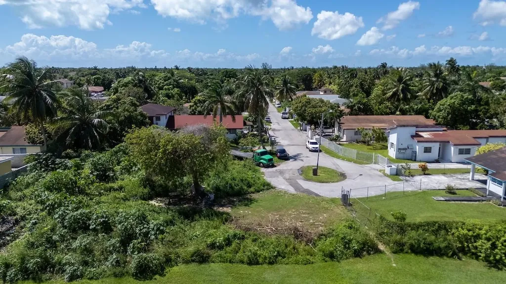 Golden Gates New Providence Paradise Island BS